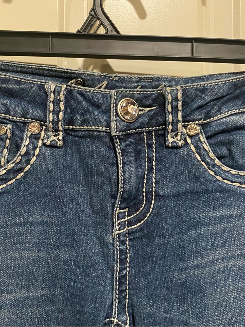 L.A. idol girls capri Jeans in Deep Blue with White Stitching - Picture 2 of 6